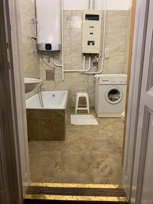Central Location For One Person Budapest Esterno foto